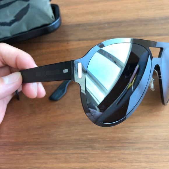 Alexander McQueen Sunglasses - Picture 4 of 5